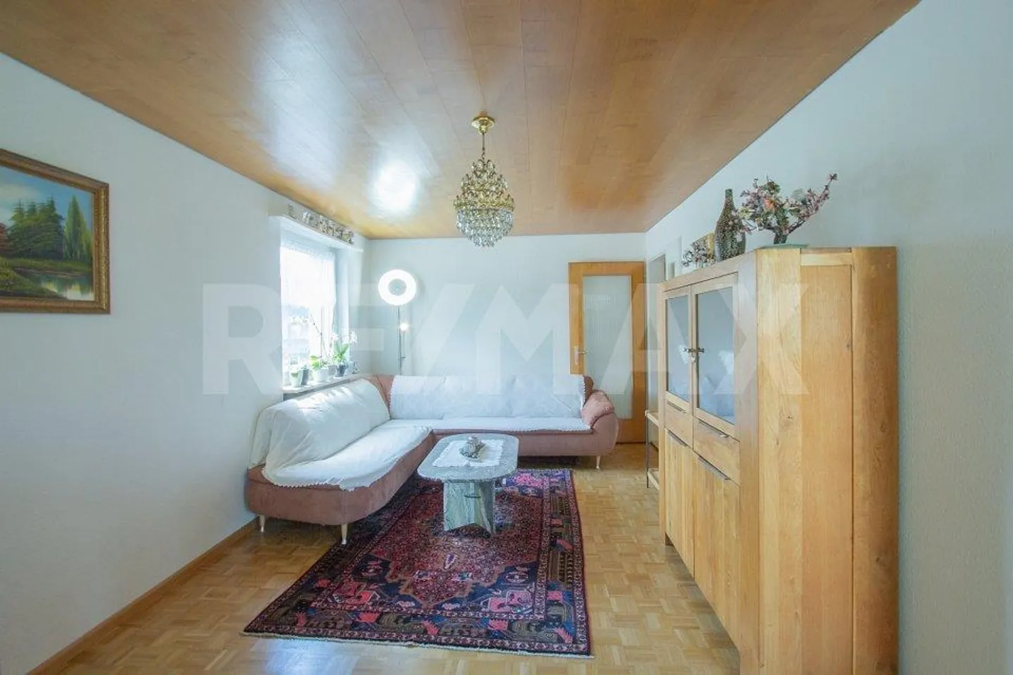Beautiful 4.5 Room Apartment Seeks New Owner - Photo 2 of 11