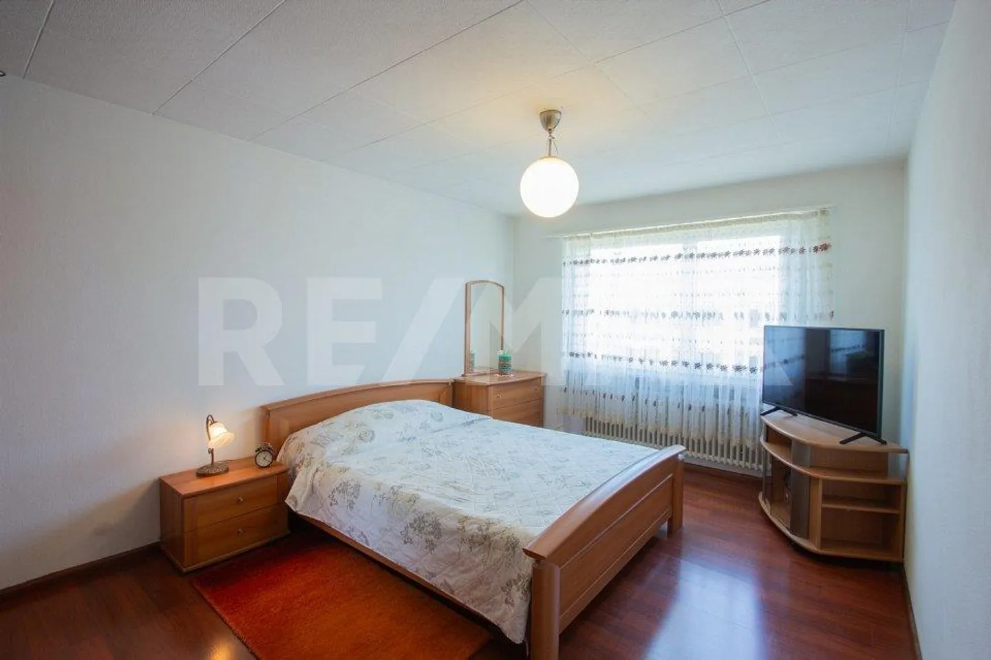 Beautiful 4.5 Room Apartment Seeks New Owner - Photo 5 of 11