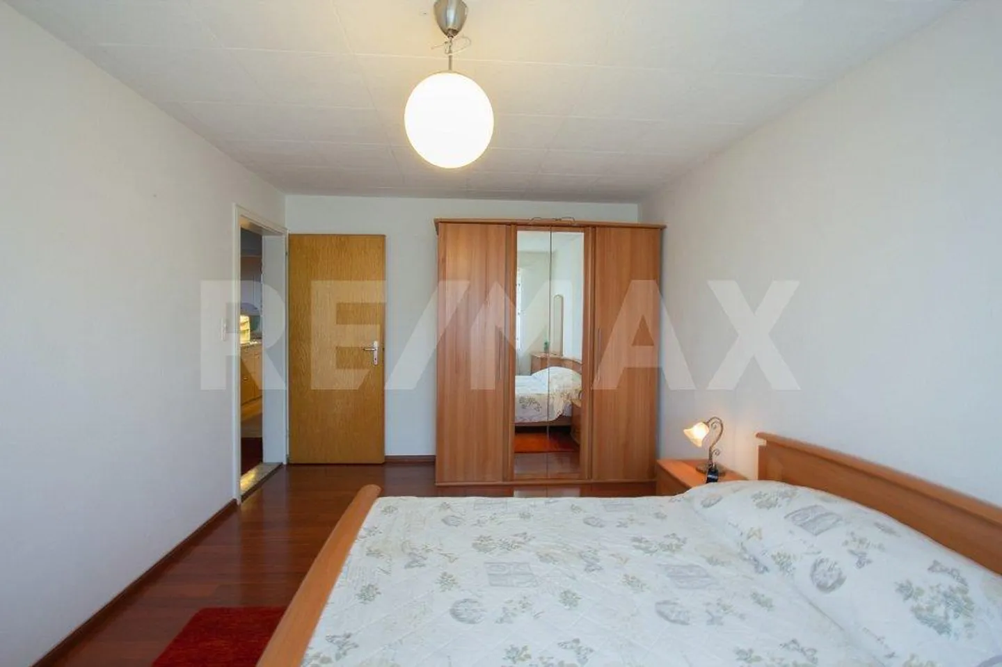 Beautiful 4.5 Room Apartment Seeks New Owner - Photo 6 of 11