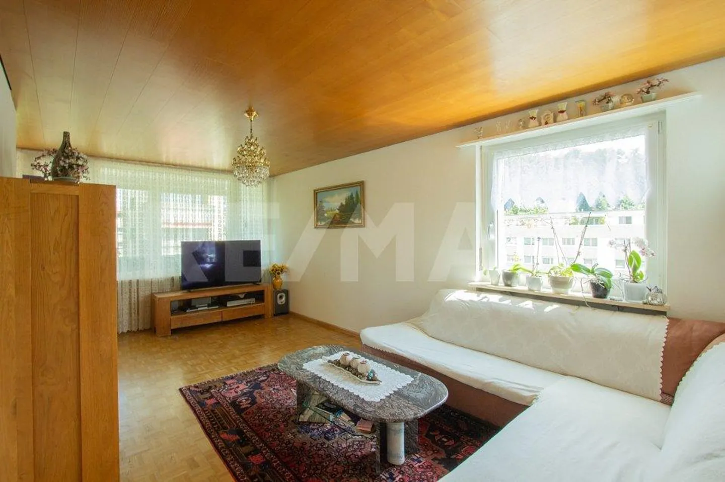 Beautiful 4.5 Room Apartment Seeks New Owner - Photo 1 of 11