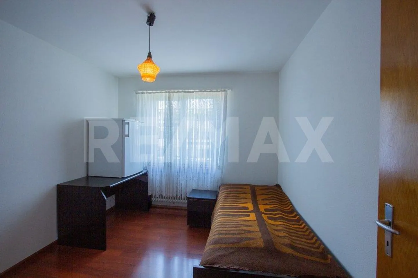 Beautiful 4.5 Room Apartment Seeks New Owner - Photo 8 of 11