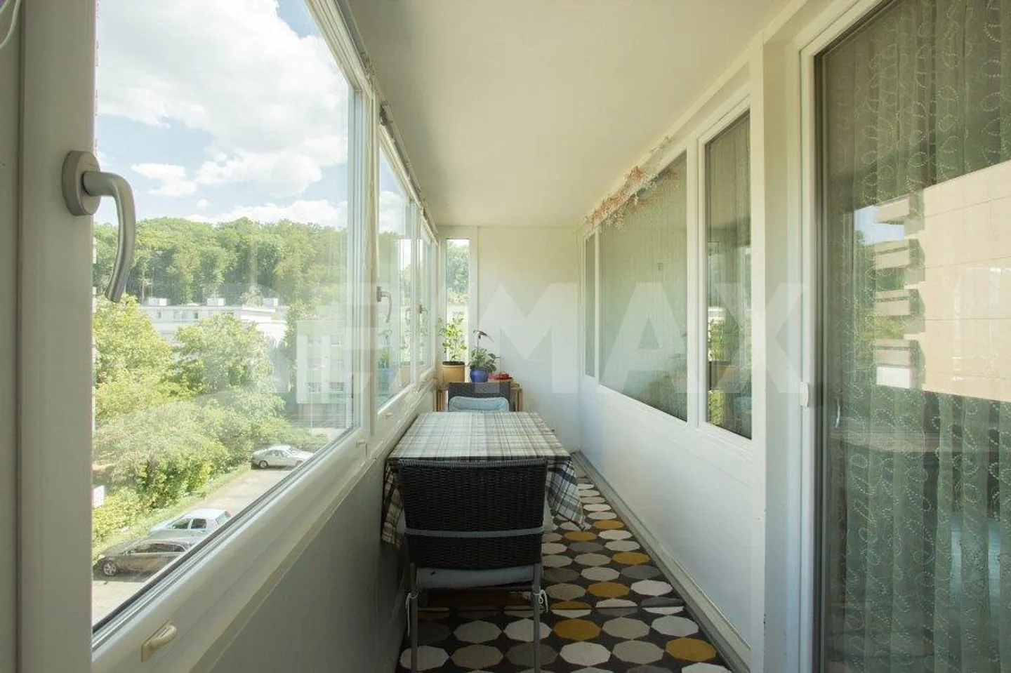 Beautiful 4.5 Room Apartment Seeks New Owner - Photo 11 of 11