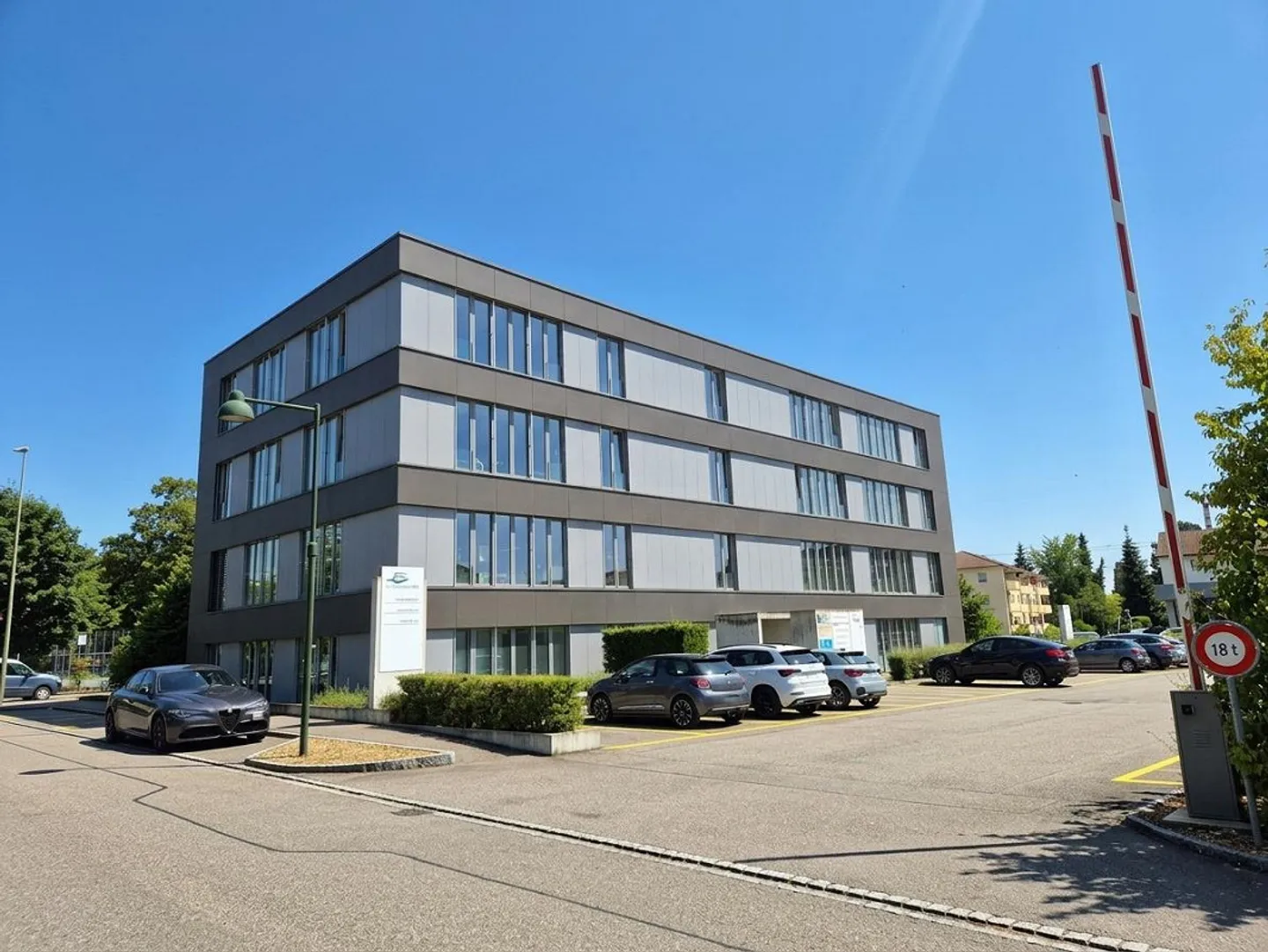 Aussenparkplatz zu vermieten - Foto 1 von 2