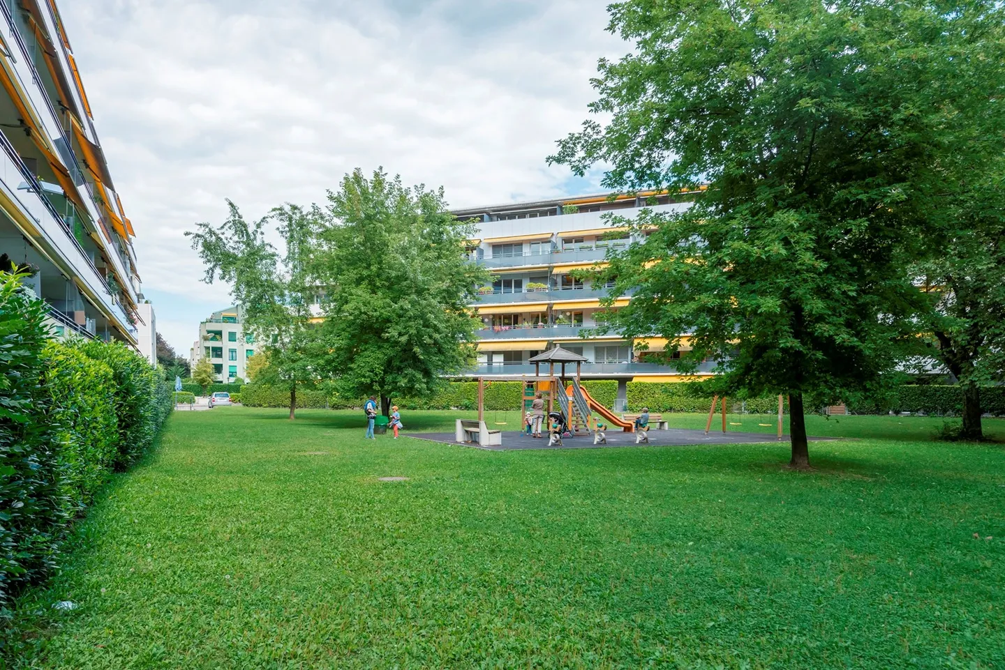 Beautiful apartment in a quality residential environment - Photo 2 of 8