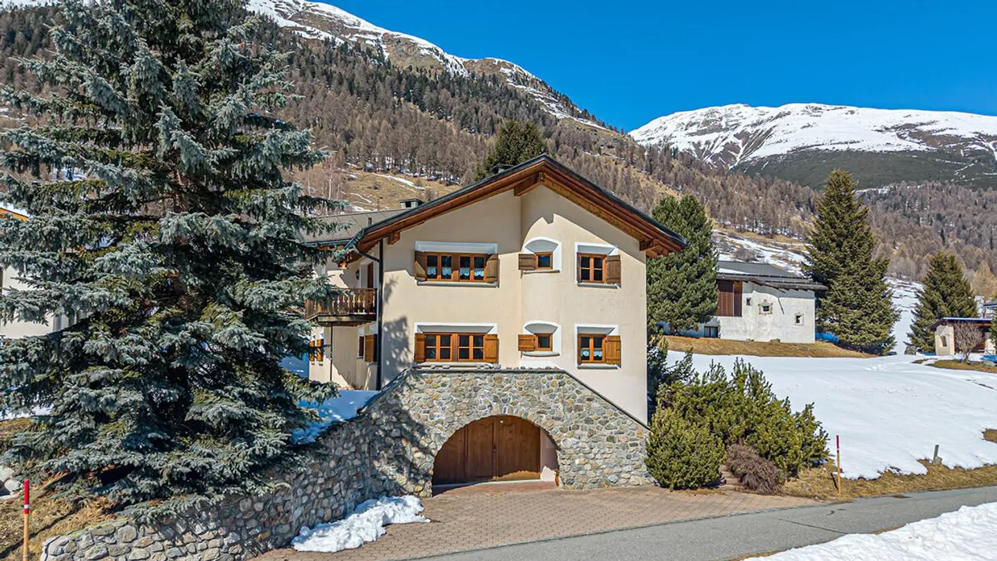 Brail: casa vacanze indipendente in posizione collinare con panorama montano - Foto 1 di 6