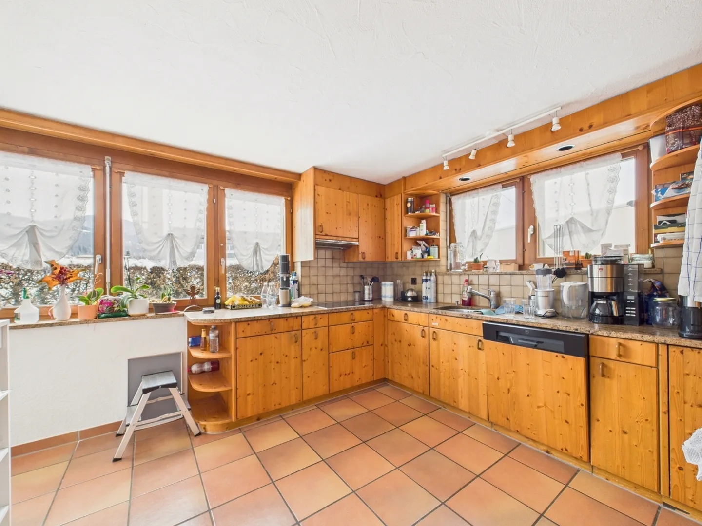 Maison familiale spacieuse de 6 pièces avec balcon à Altendorf - Photo 4 sur 12