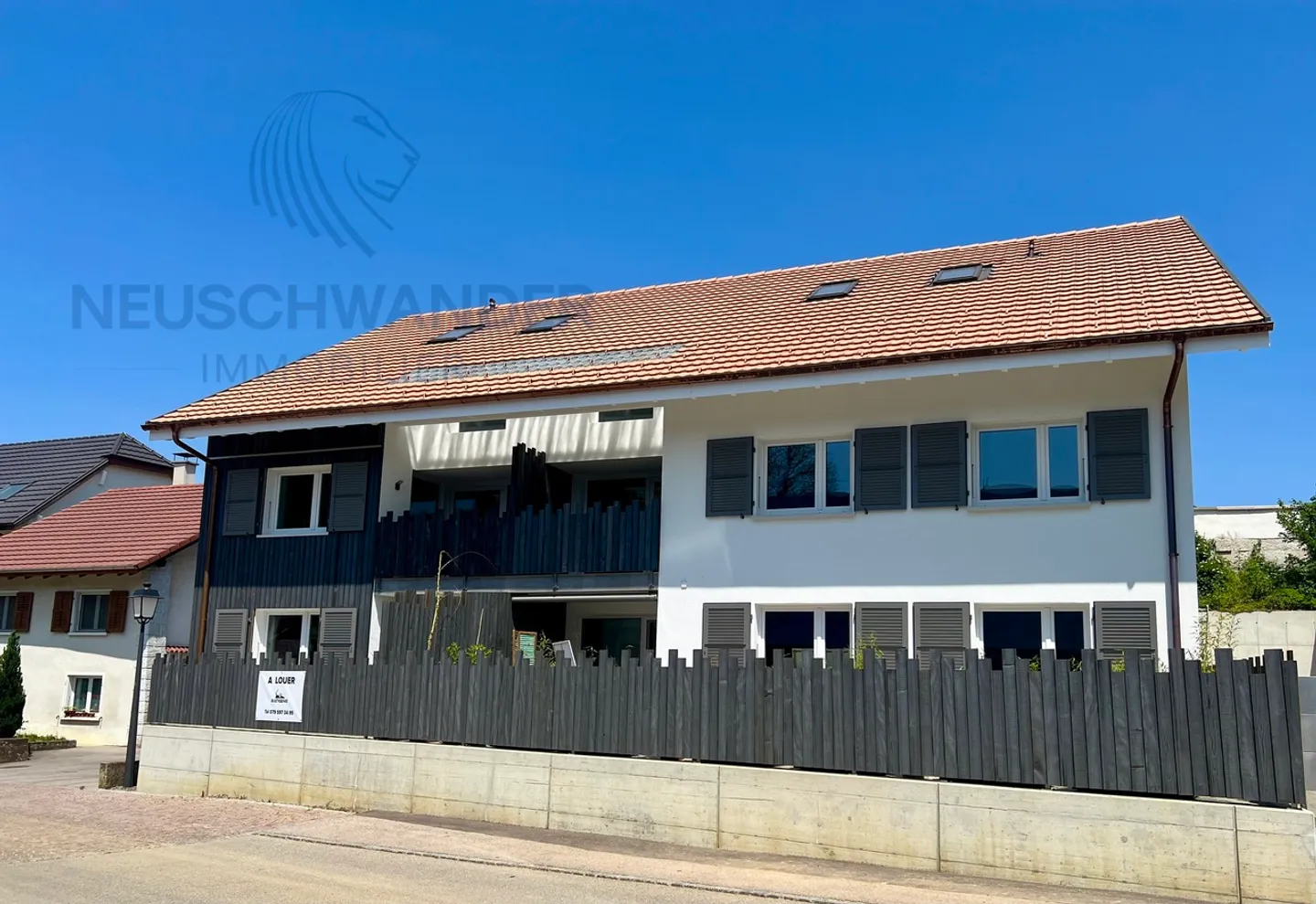 Au centre du village, grand appartement moderne de 137 m2 avec balcon. - Photo 1 sur 10