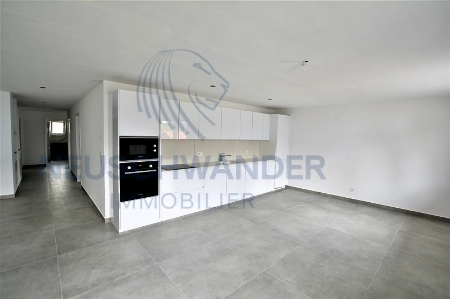 Au centre du village, grand appartement moderne de 137 m2 avec balcon. - Photo 2 sur 10