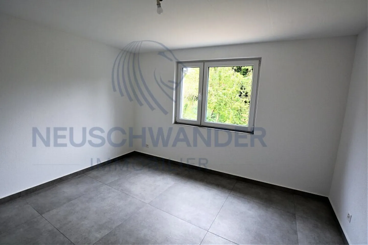 Au centre du village, grand appartement moderne de 137 m2 avec balcon. - Photo 5 sur 10