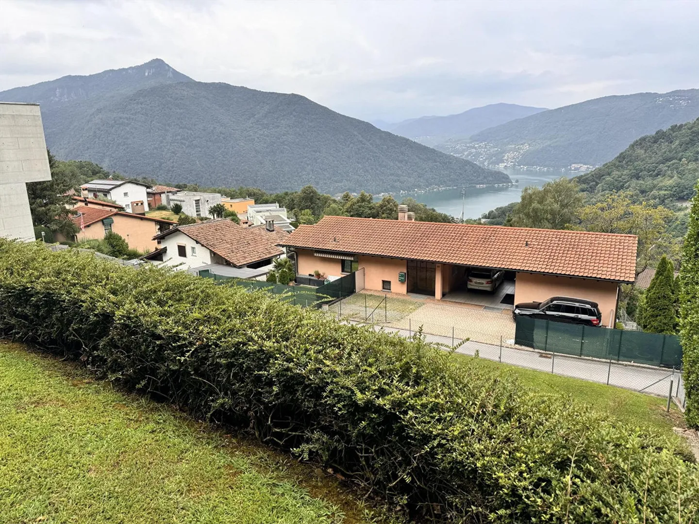 TERRENO EDIFICABILE DI 530 MQ VISTA LAGO A ROVIO - Photo 3 of 4