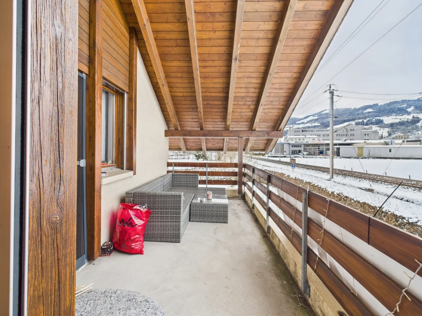 Maison familiale spacieuse de 6 pièces avec balcon à Altendorf - Photo 10 sur 12