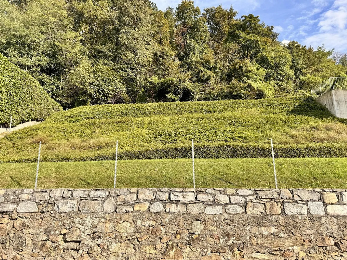 TERRENO EDIFICABILE DI 530 MQ VISTA LAGO A ROVIO - Photo 4 of 4