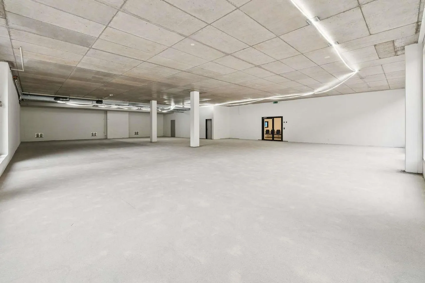Spazio ufficio rappresentativo in una posizione frequentata - Foto 3 di 17