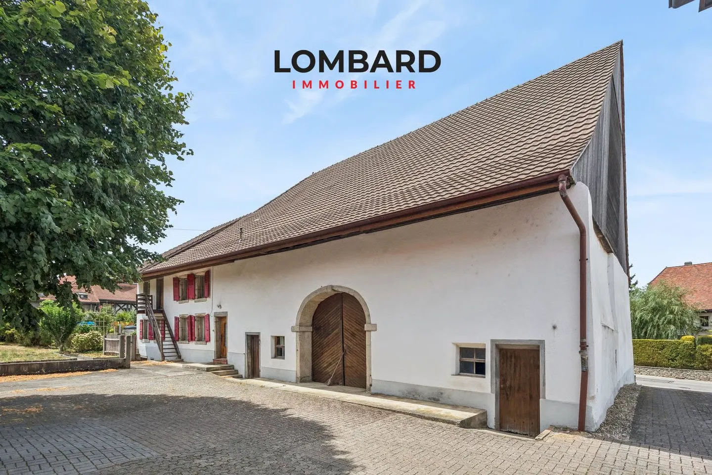 A character property in the heart of Châbles, between heritage and development potential - Photo 2 of 8
