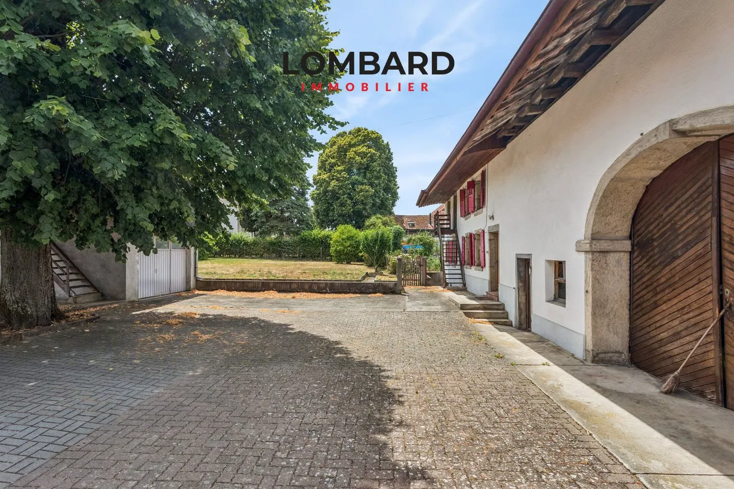 A character property in the heart of Châbles, between heritage and development potential - Photo 4 of 8