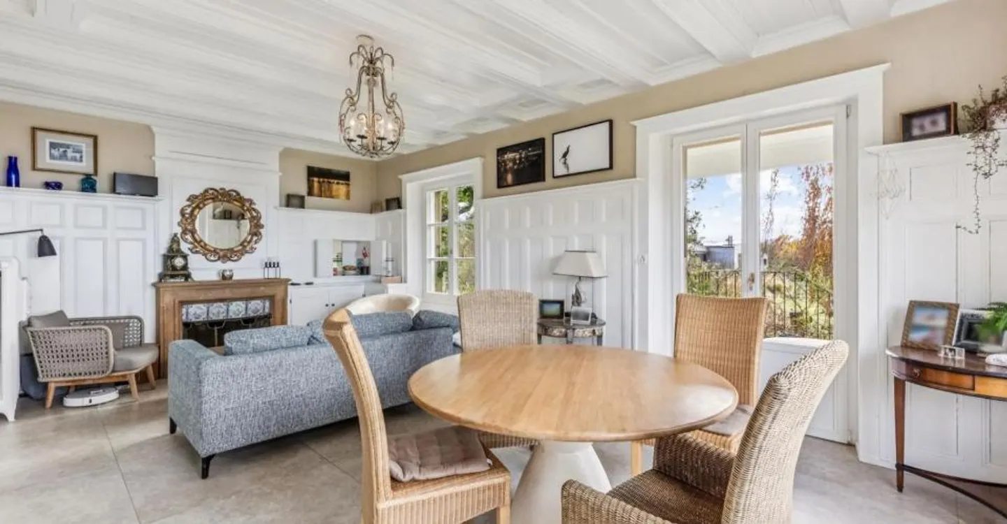Exclusive property on the shores of Lake Neuchâtel! - Photo 9 of 13
