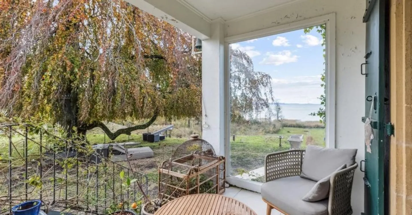 Exclusive property on the shores of Lake Neuchâtel! - Photo 10 of 13