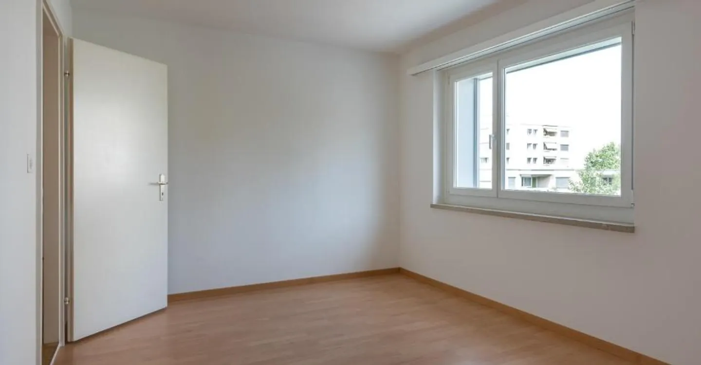 Bright 4.5-Room Apartment - Photo 3 of 5