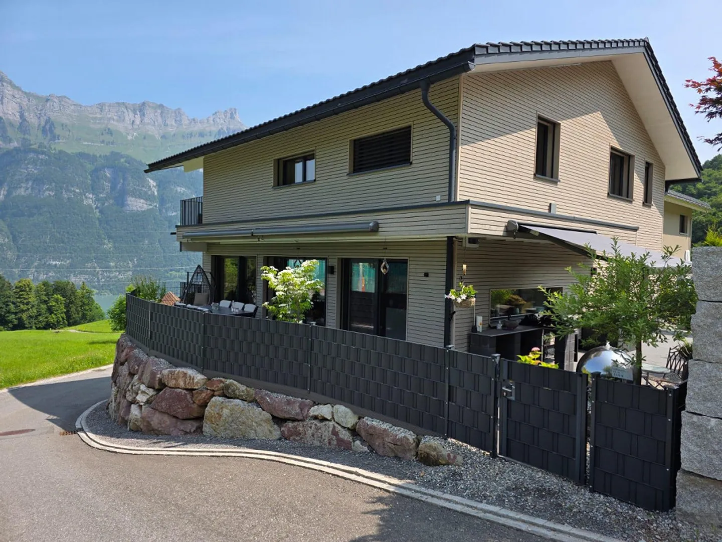 Geräumiges Einfamilienhaus - Foto 2 von 16