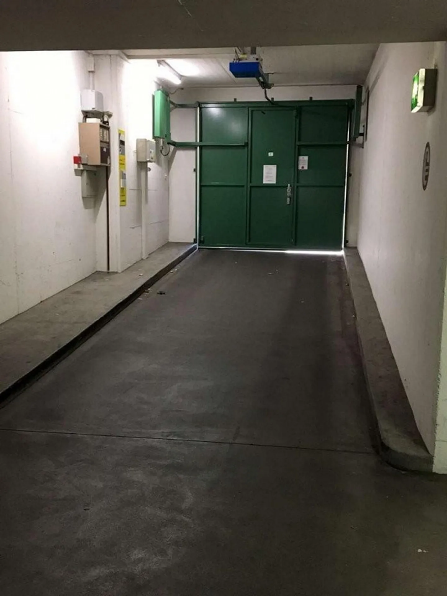 Posto auto in affitto sulla riva del Reno - Foto 3 di 3