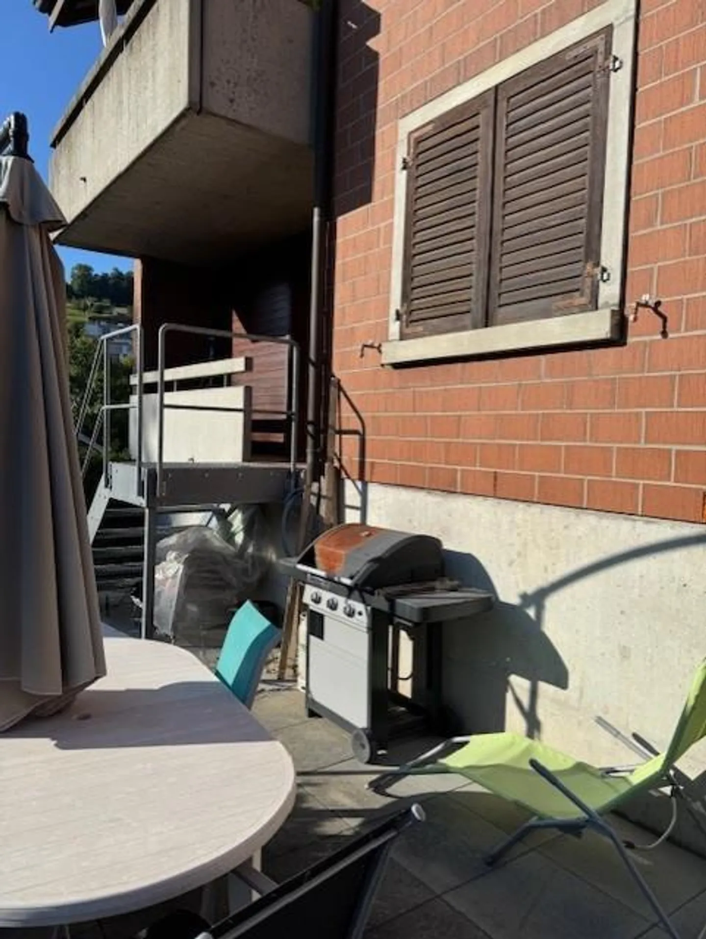 Appartement lumineux de 4,5 pièces avec patio à Gelterkinden - Photo 5 sur 9