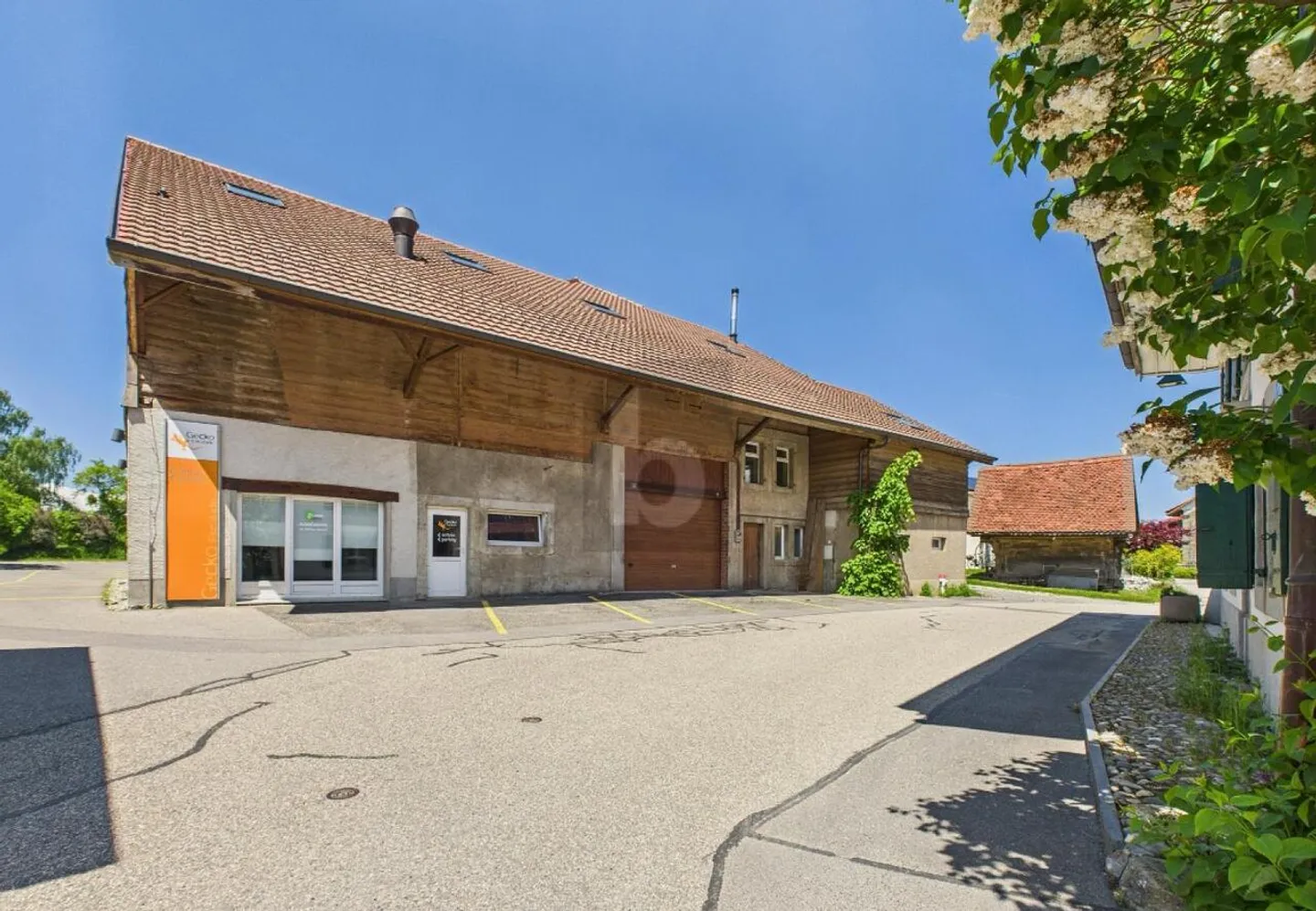Mischgenutztes Gebäude kaufen - Foto 1 von 6