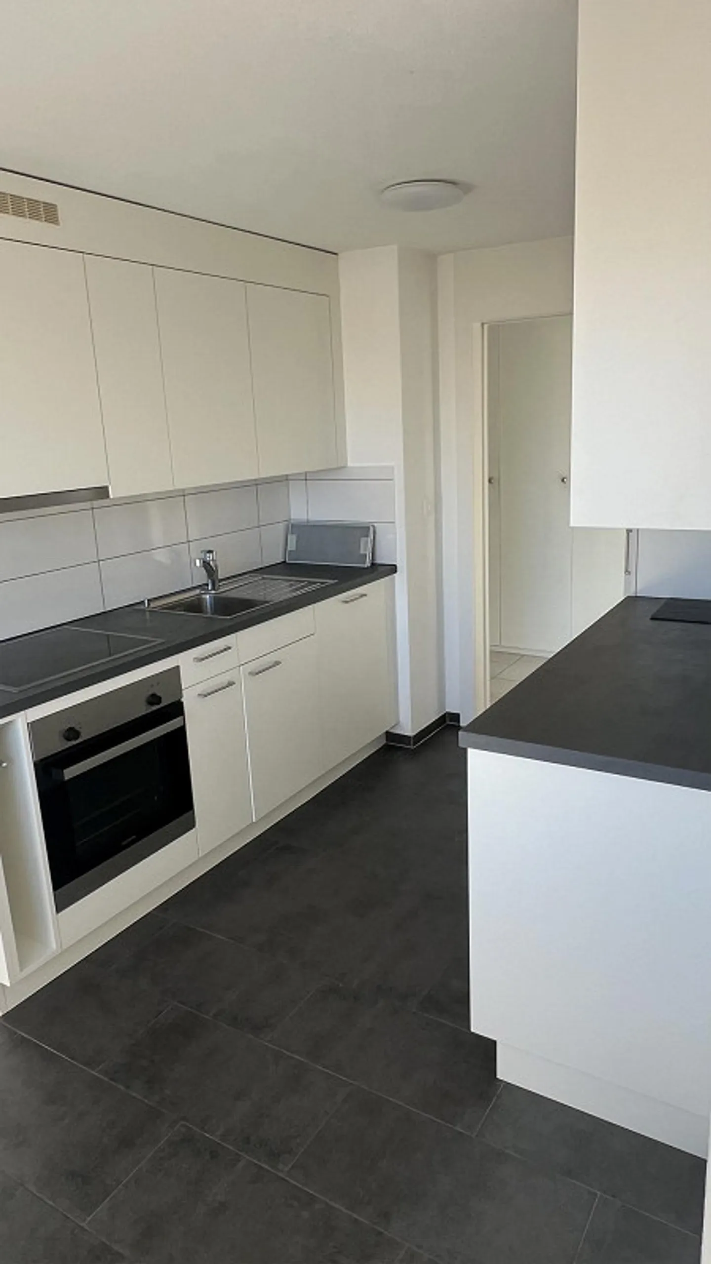 Appartement luxueux de 4 pièces entièrement rénové à Baden - Photo 2 sur 7