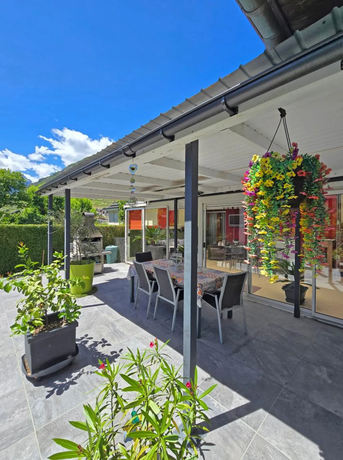 Large Single-Family Villa - Photo 1 of 10