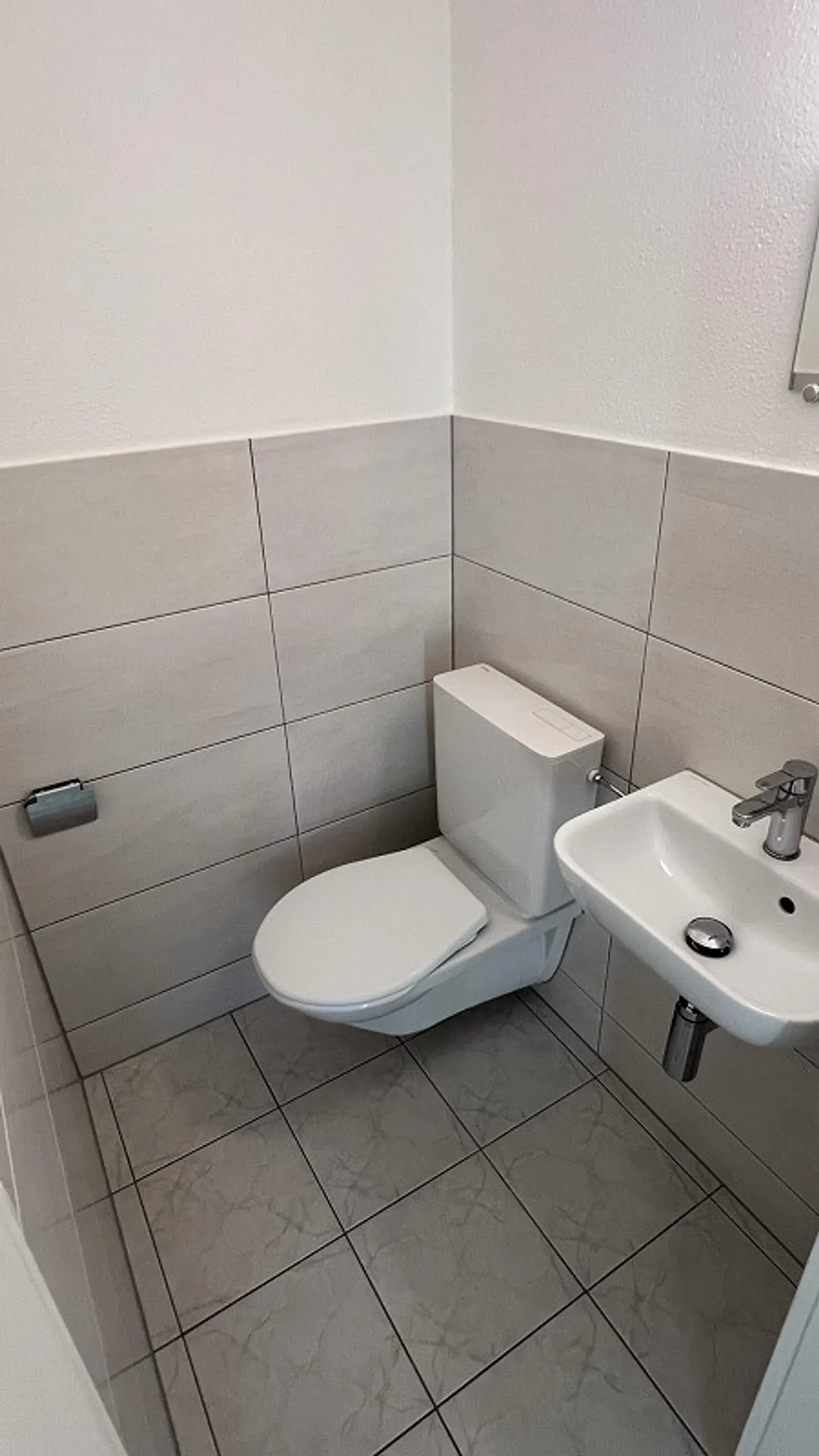 Appartement luxueux de 4 pièces entièrement rénové à Baden - Photo 4 sur 7