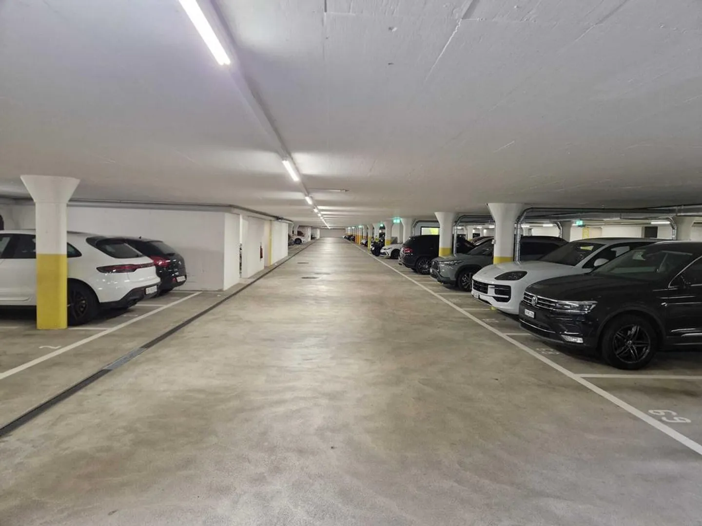 Hai bisogno di un posto auto protetto per il tuo veicolo? - Foto 1 di 2