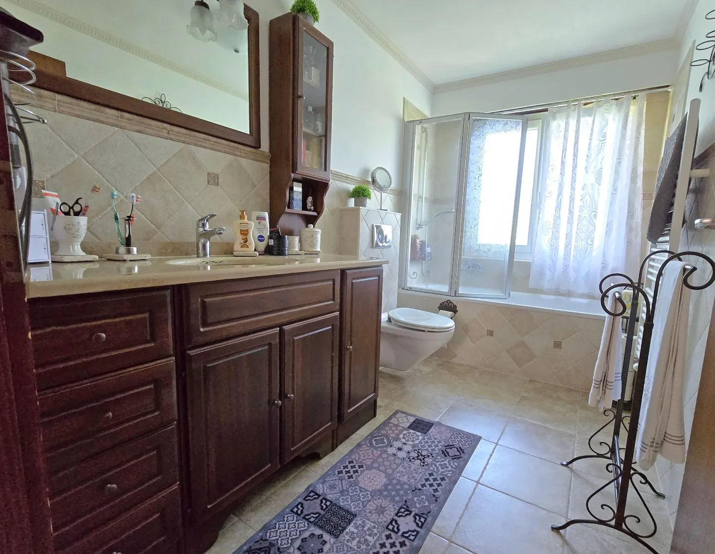 Large Single-Family Villa - Photo 7 of 10