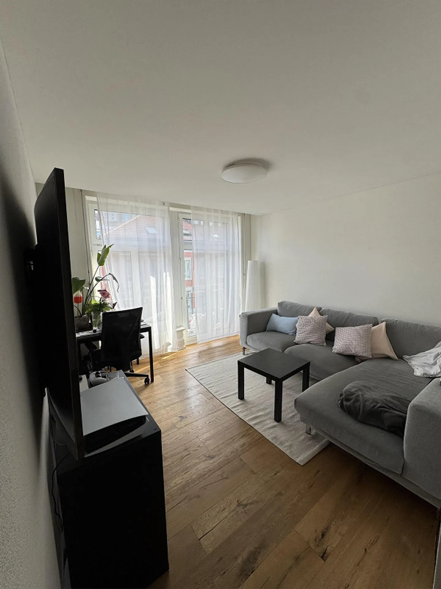 2.5 Room Apartment - Photo 1 of 6