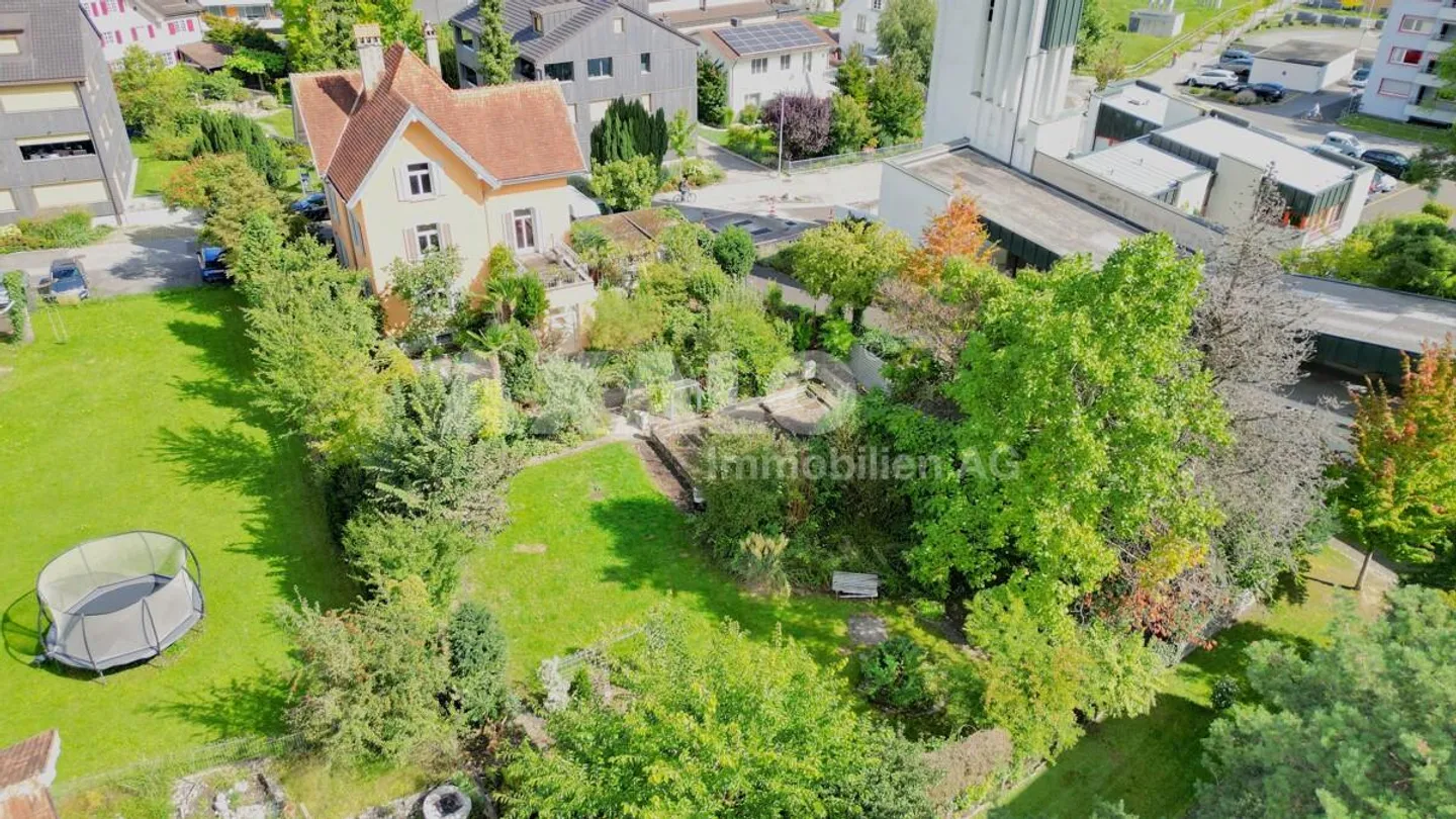 Villa Historique de Ville avec Magnifique Oasis de Jardin au Cœur de Buchs - Photo 26 sur 34