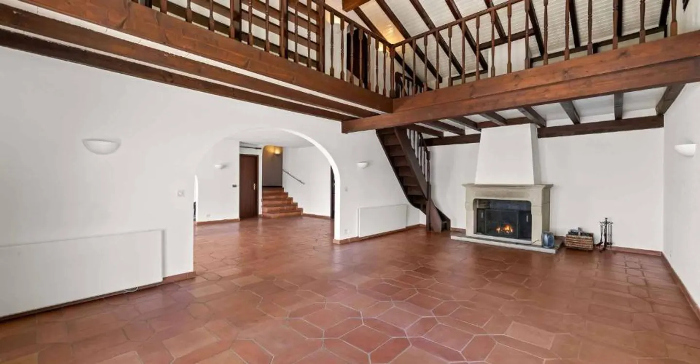 Villa indipendente con piscina e vista panoramica sul lago - Foto 3 di 12
