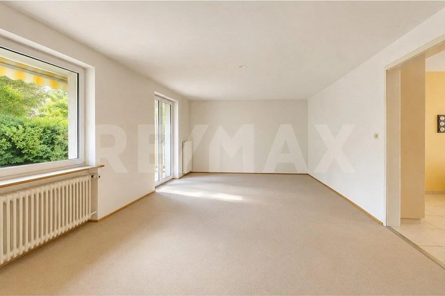 Child-friendly living with garden, balcony and plenty of additional space - Photo 2 of 13