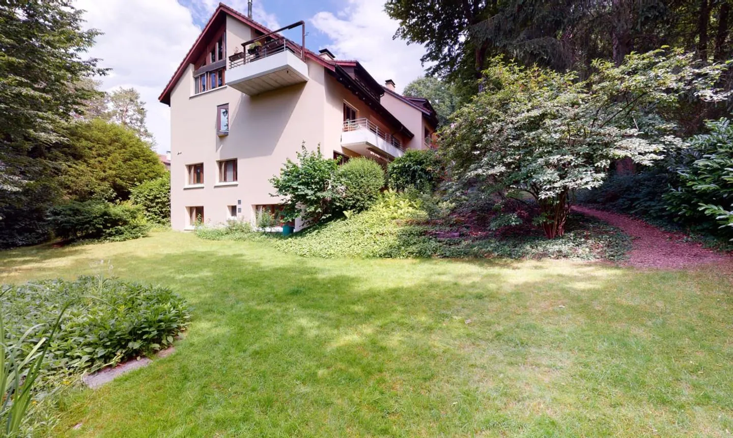 Ampio appartamento duplex di 6,5 stanze con grande giardino - Foto 1 di 13