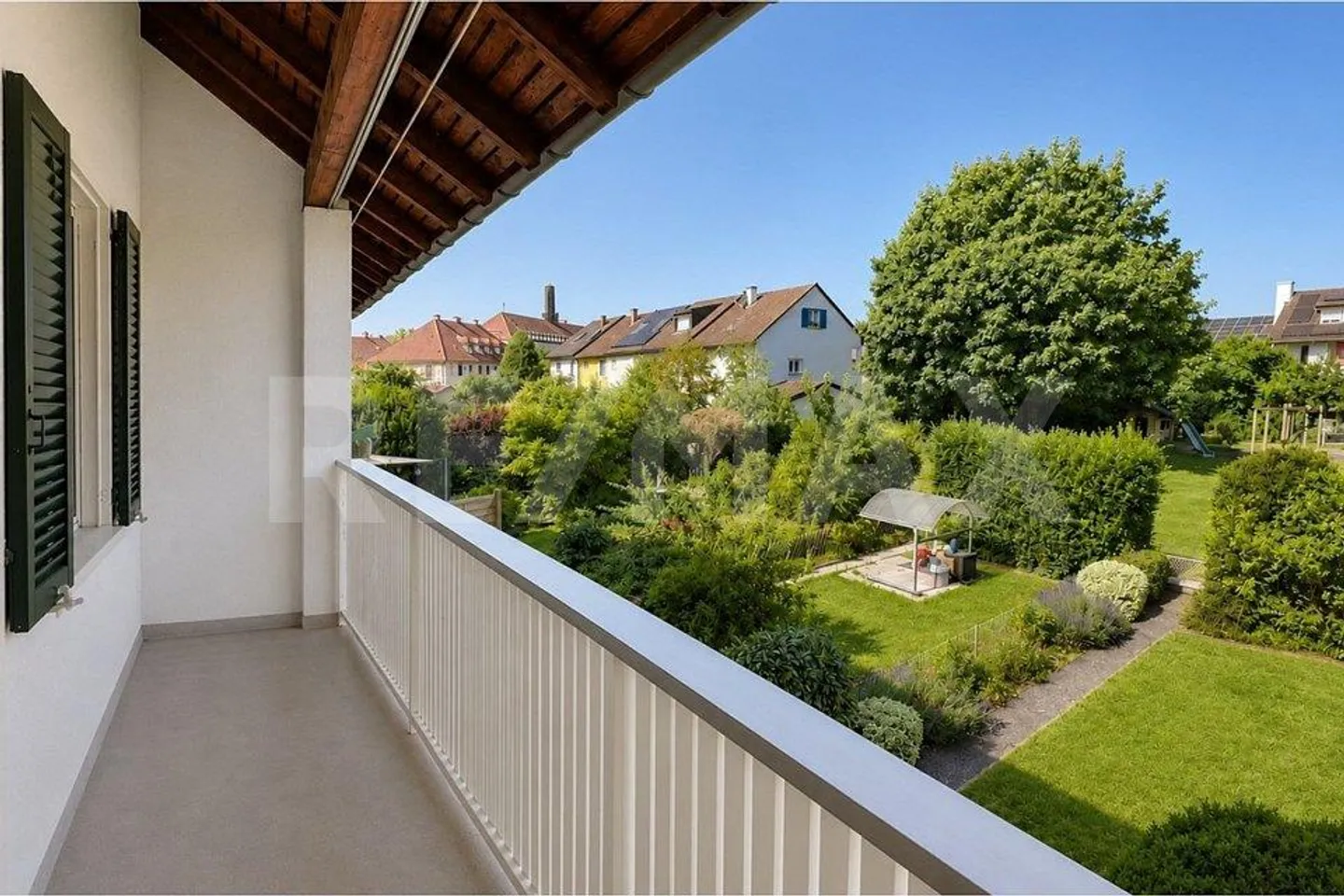 Child-friendly living with garden, balcony and plenty of additional space - Photo 6 of 13