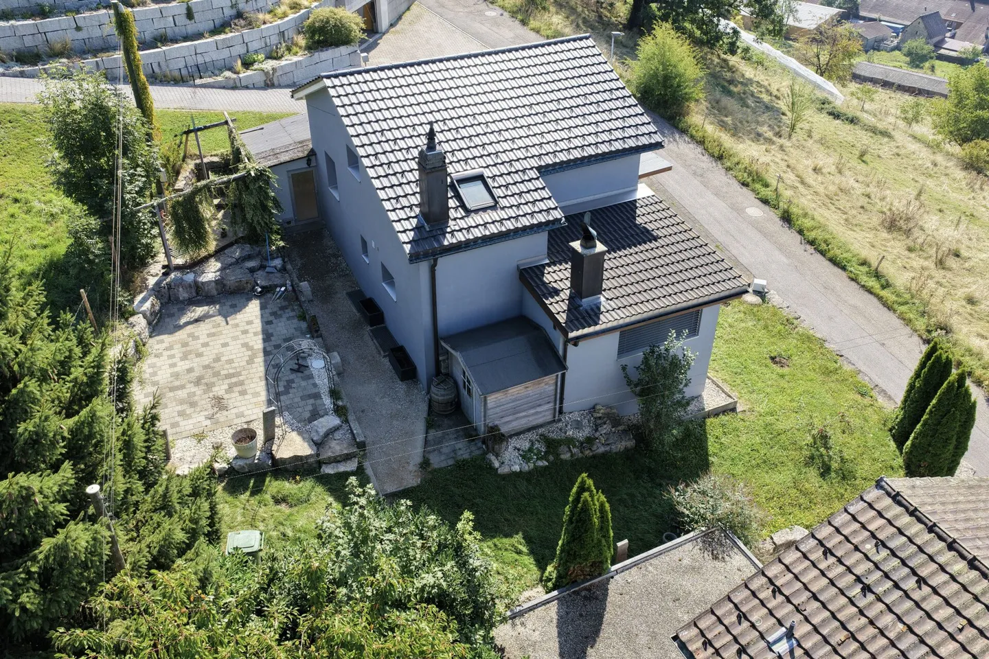 RUHIG GELEGENES EINFAMILIENHAUS MIT WEITSICHT AUF DIE ALPEN - Foto 2 von 6