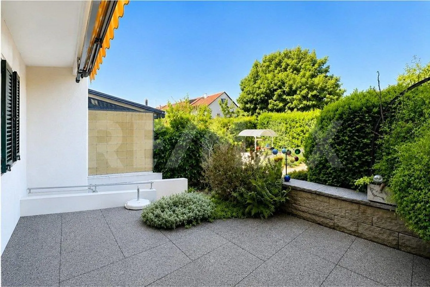 Child-friendly living with garden, balcony and plenty of additional space - Photo 4 of 13
