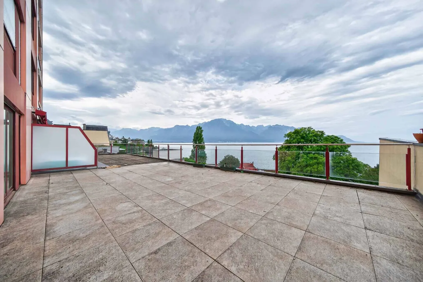 Montreux: appartamento di 4,5 locali con vista mozzafiato sul lago - Foto 2 di 12