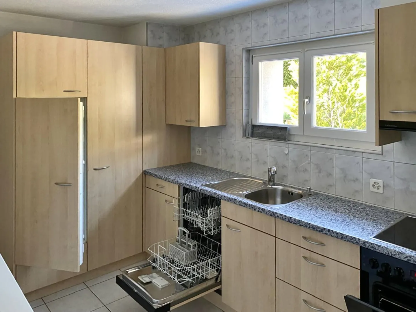 RUHIG GELEGENES EINFAMILIENHAUS MIT WEITSICHT AUF DIE ALPEN - Foto 5 von 6