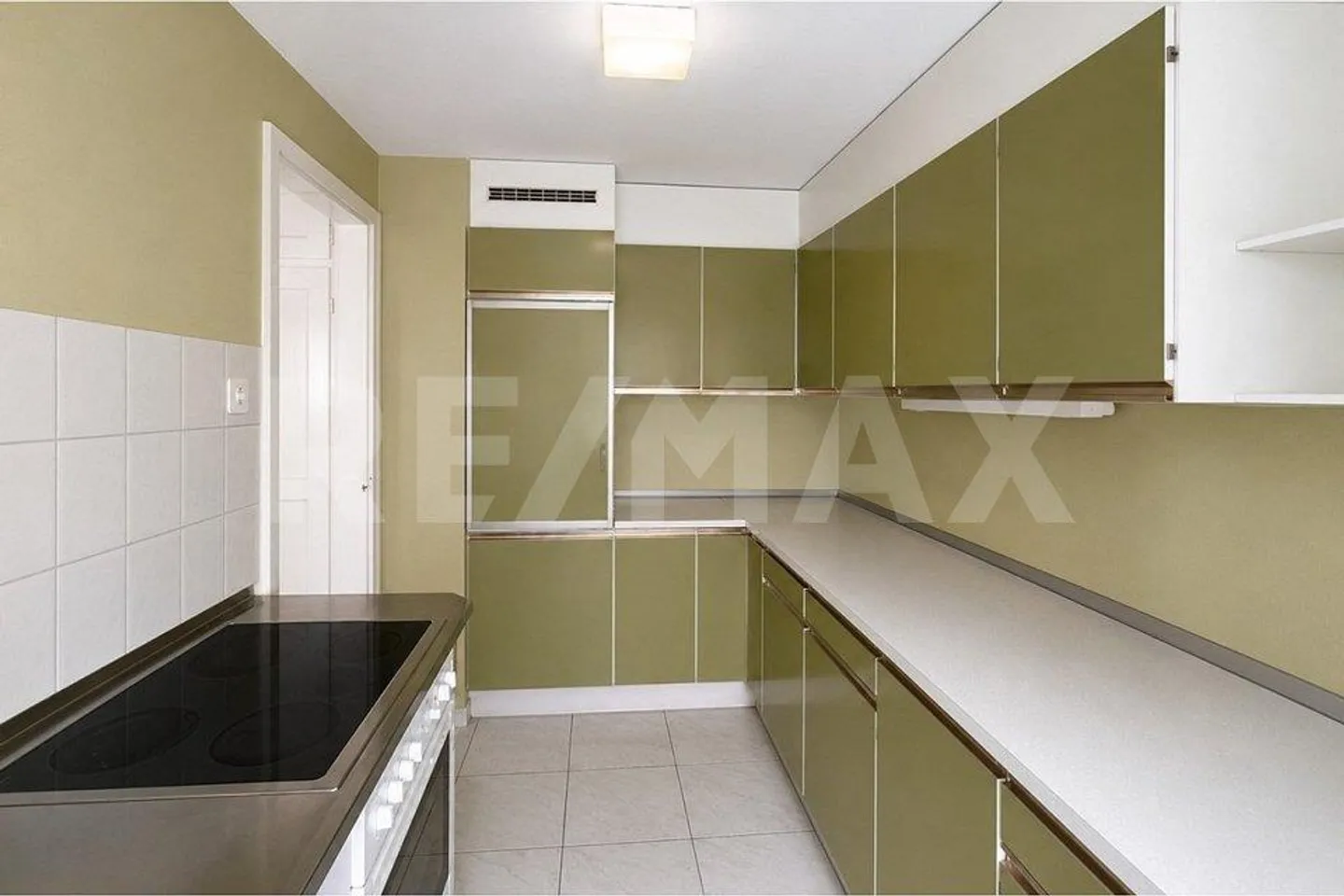 Child-friendly living with garden, balcony and plenty of additional space - Photo 12 of 13