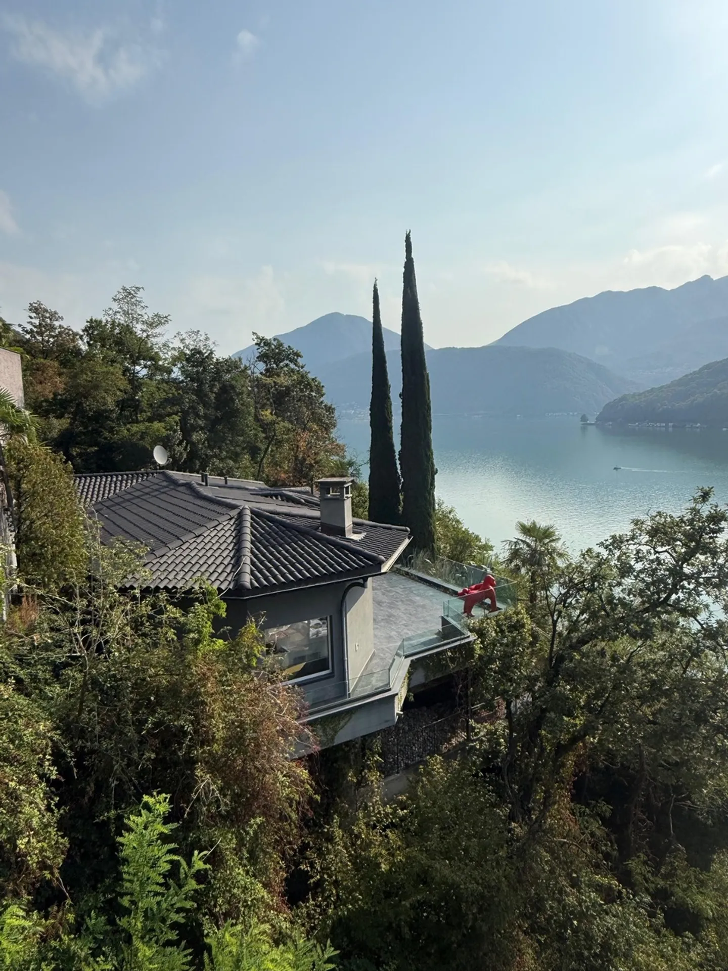 Villa moderne avec vue sur le lac - Photo 3 sur 12