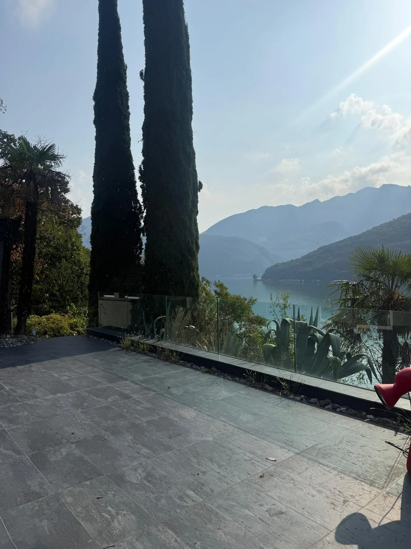 Villa moderne avec vue sur le lac - Photo 4 sur 12
