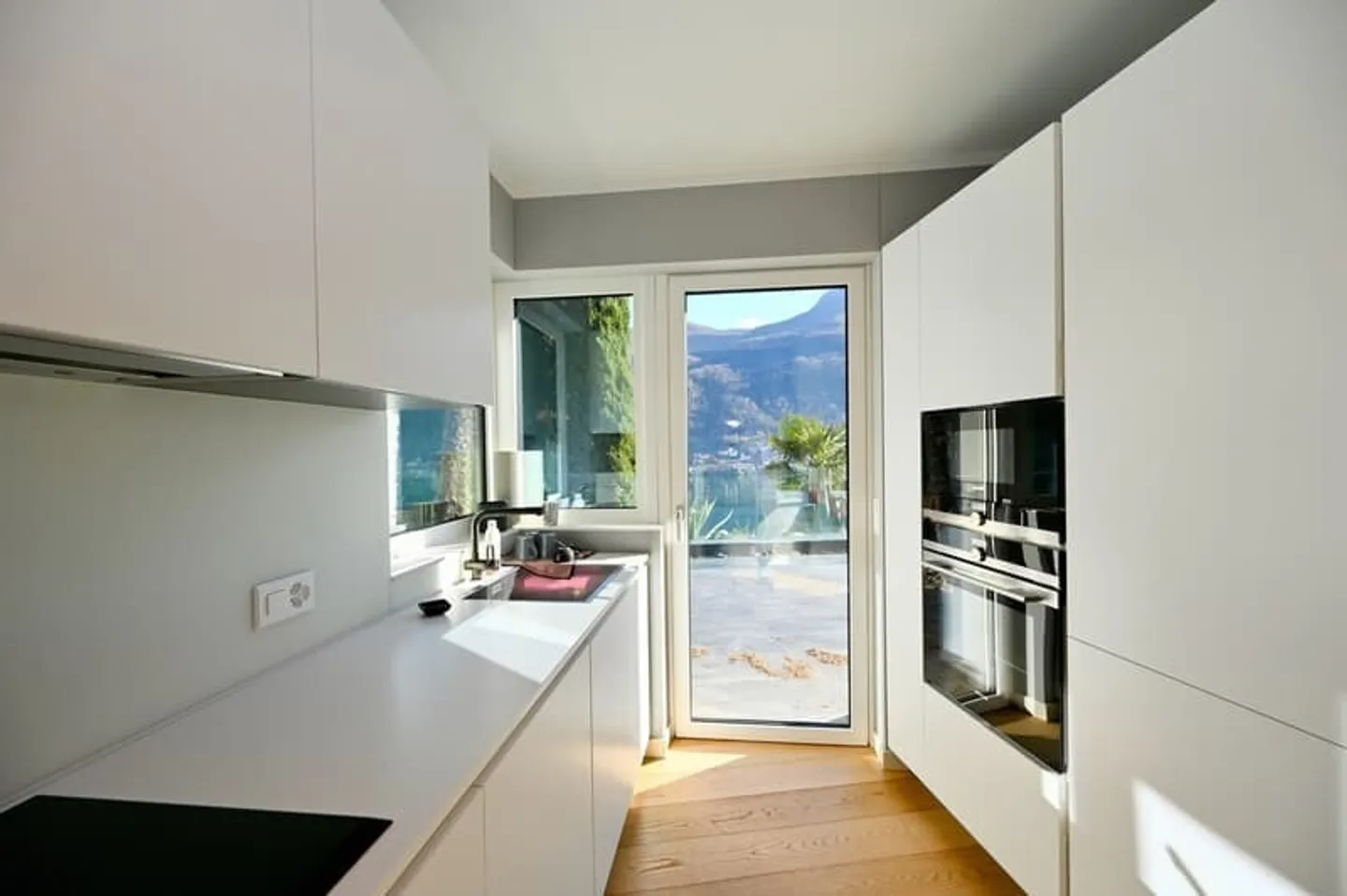 Villa moderne avec vue sur le lac - Photo 10 sur 12