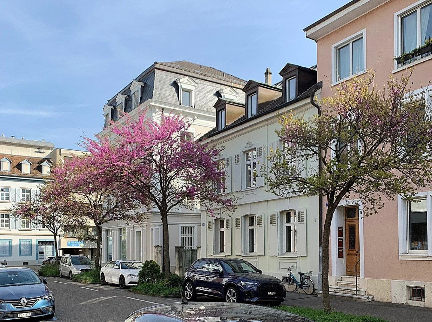 Le charme de la maison de ville rencontre le confort moderne - Vie urbaine avec une touche historique - Photo 1 sur 13