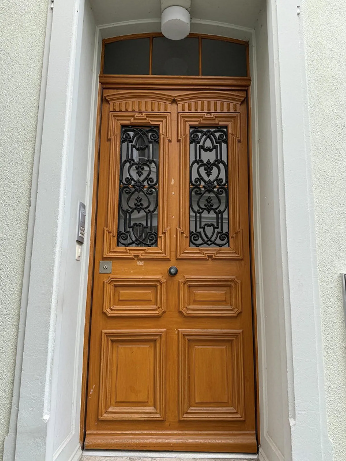 Le charme de la maison de ville rencontre le confort moderne - Vie urbaine avec une touche historique - Photo 3 sur 13