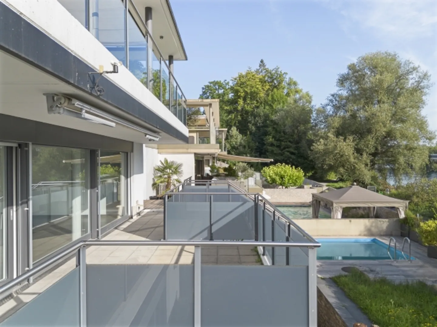 Vivere con piscina, grande terrazza e vista sulla Limmat - Foto 3 di 15