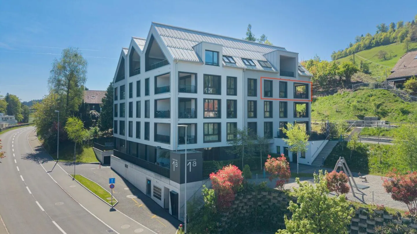 Noble Living with Lake View - Photo 6 of 7