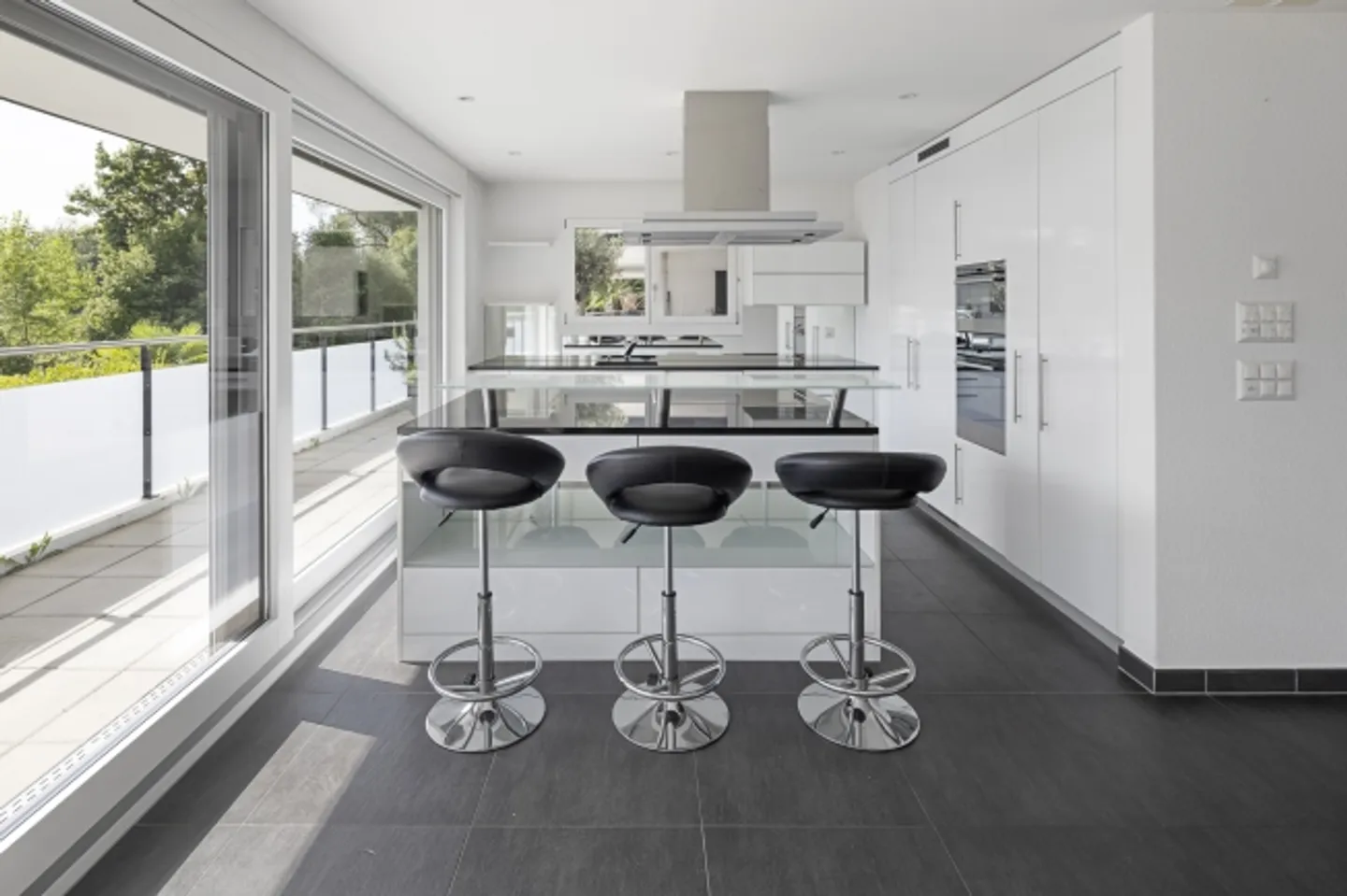 Vivere con piscina, grande terrazza e vista sulla Limmat - Foto 8 di 15